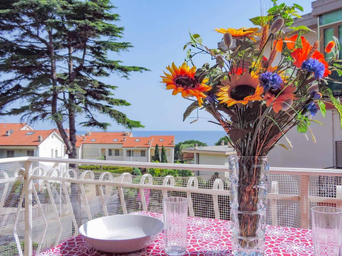 H11 Terrazzo Al Mare - Riva Ligure - Spiagge Apartment Bagian luar foto