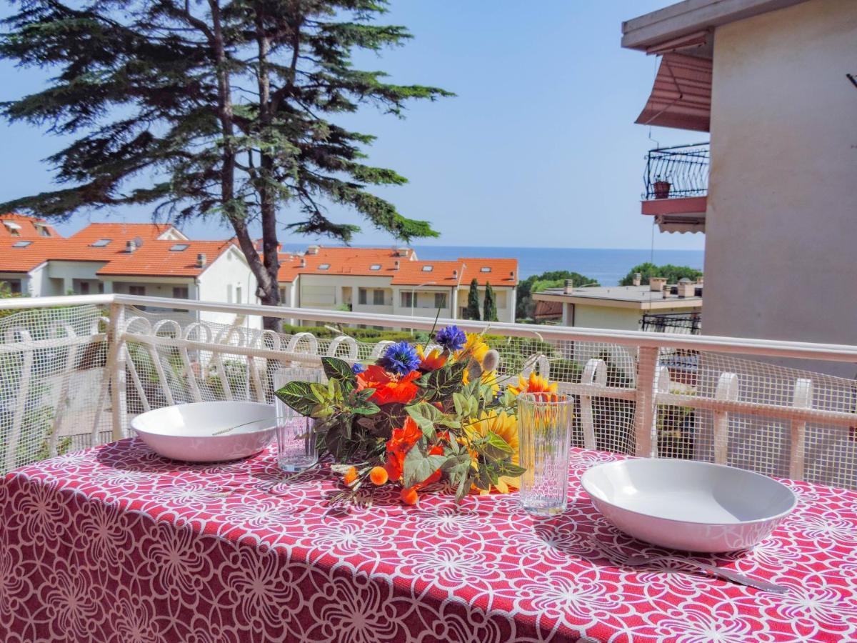 H11 Terrazzo Al Mare - Riva Ligure - Spiagge Apartment Bagian luar foto