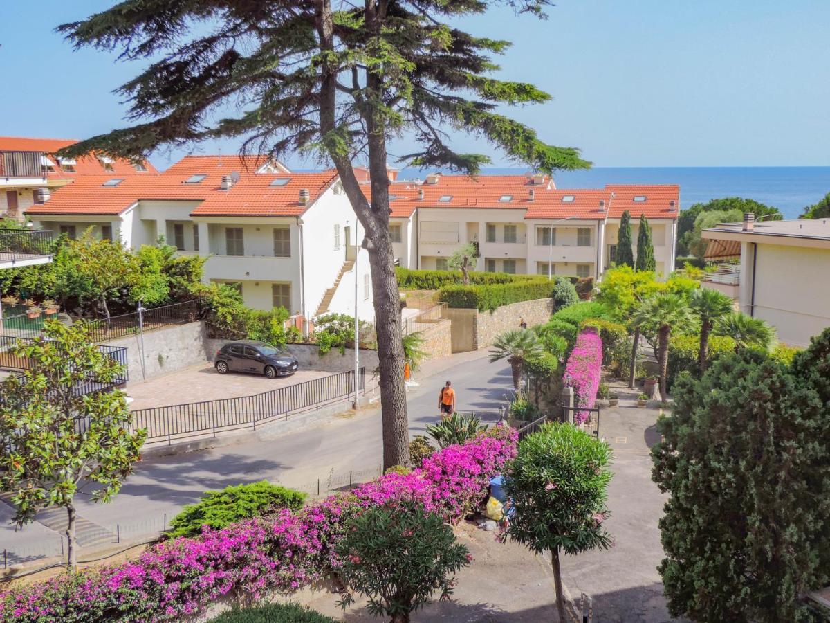 H11 Terrazzo Al Mare - Riva Ligure - Spiagge Apartment Bagian luar foto