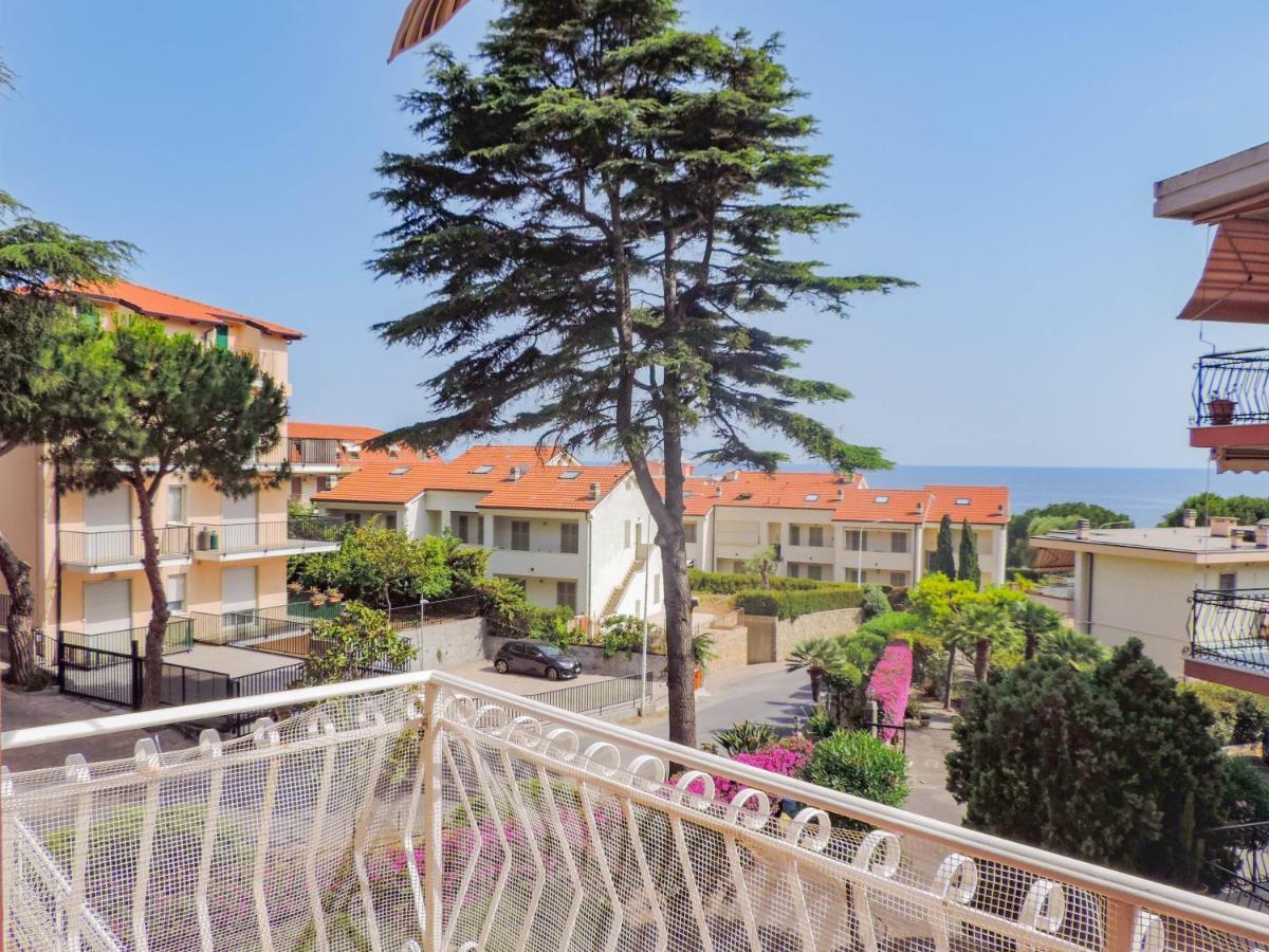 H11 Terrazzo Al Mare - Riva Ligure - Spiagge Apartment Bagian luar foto